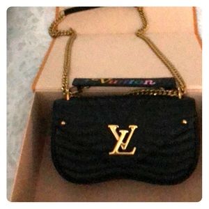 Louis Vuitton Wave Bag MM Noir
